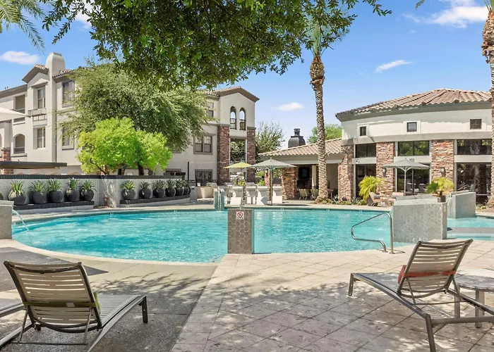 Cozysuites By The Stadium With Pool 16 * Glendale