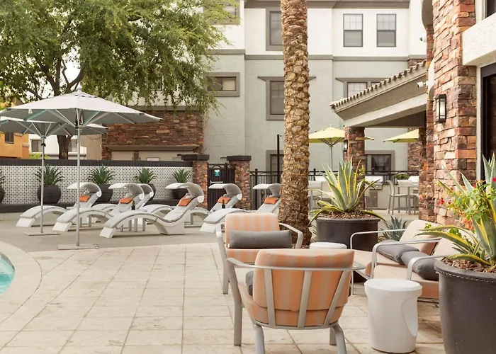 Cozysuites By The Stadium With Pool 16 Apartment Glendale