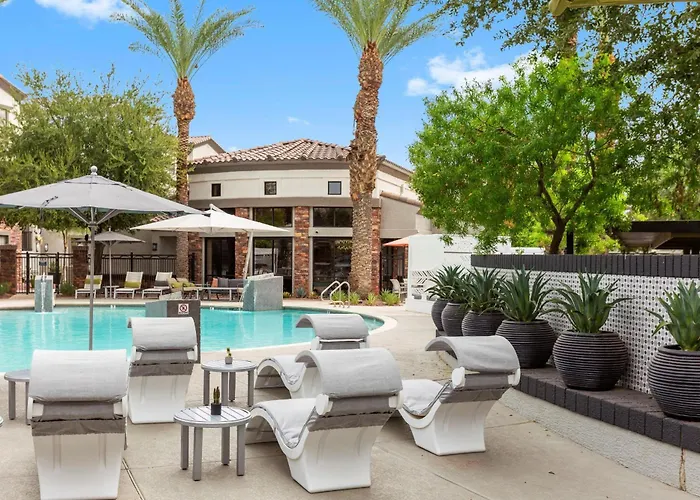 Cozysuites By The Stadium With Pool 16 * Glendale
