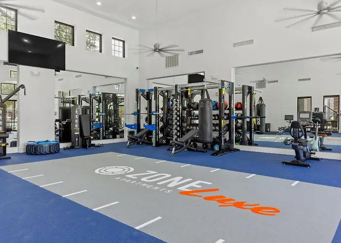 Cozysuites By The Stadium With Pool 16 * Glendale