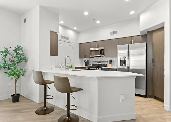 Cozysuites By The Stadium With Pool 16 Apartment *