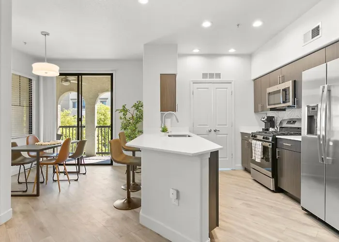 Cozysuites By The Stadium With Pool 16 Glendale