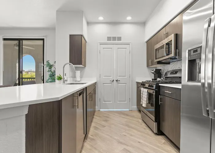 Apartment Cozysuites By The Stadium With Pool 16 *