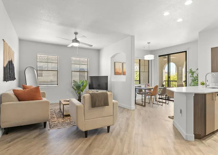 Cozysuites By The Stadium With Pool 16 Apartment