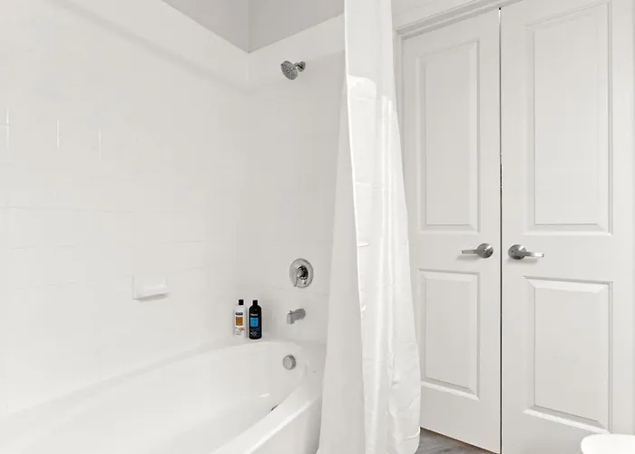 Cozysuites By The Stadium With Pool 16 Glendale