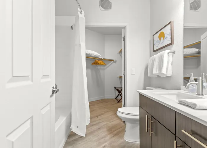 Apartment Cozysuites By The Stadium With Pool 16 *