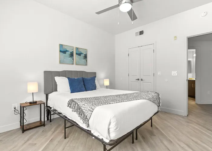 Cozysuites By The Stadium With Pool 16 Apartment *