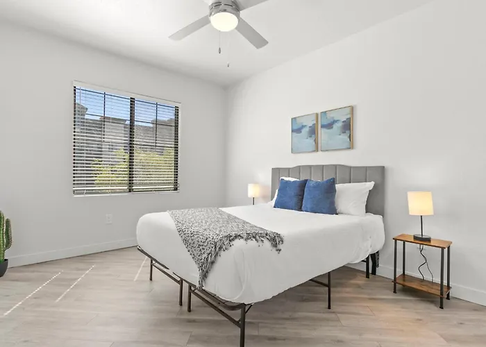 Cozysuites By The Stadium With Pool 16 * Glendale