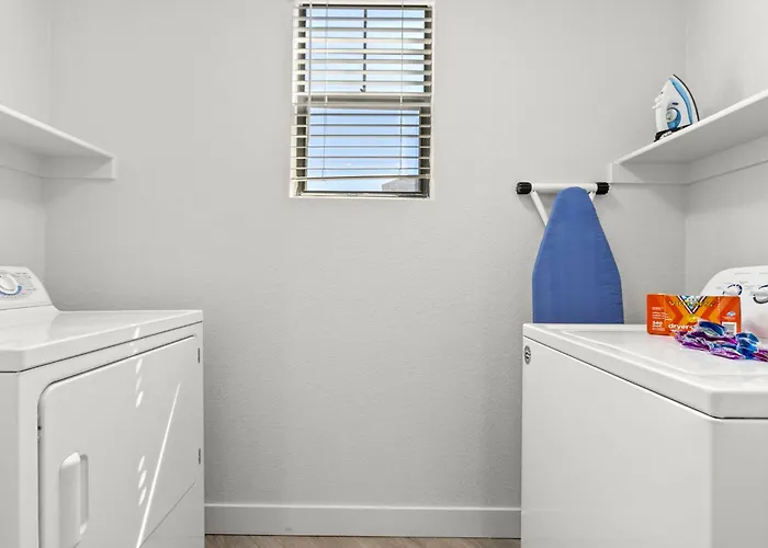 Cozysuites By The Stadium With Pool 16 Glendale
