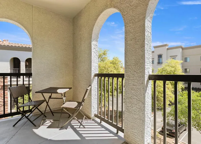 Cozysuites By The Stadium With Pool 16 *